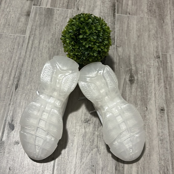 Steve Madden white shoes - Picture 7 of 10